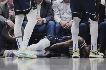 NBA球星欧文重伤退赛😢克罗斯发文祈祷：加油，欧文😢